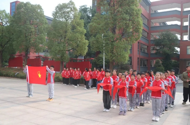七十五载沥风雨，薪火相传一代代